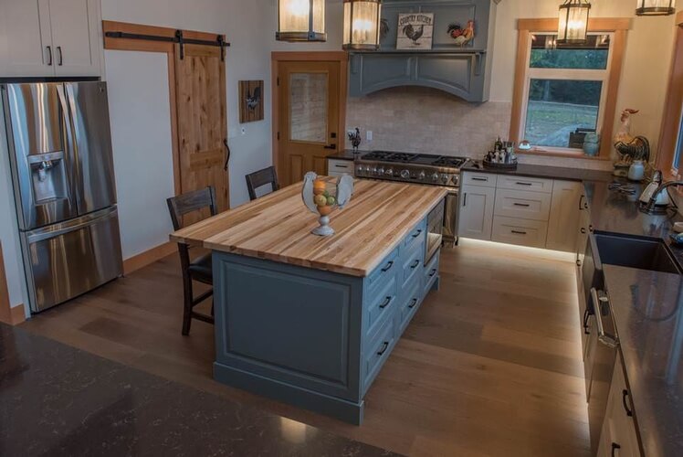 Well Lit Kitchen with a Vinyl Flooring - Flooring Solutions GTA by Urban Construction and Development
