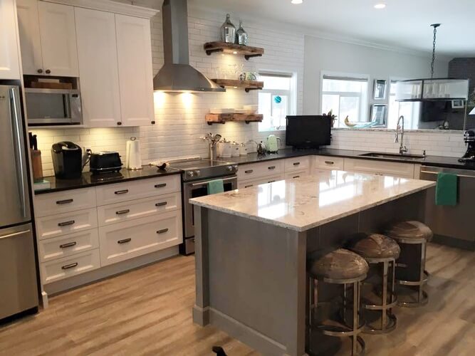 Kitchen with Hardwood Flooring - Kitchen Renovation GTA by Urban Construction and Development